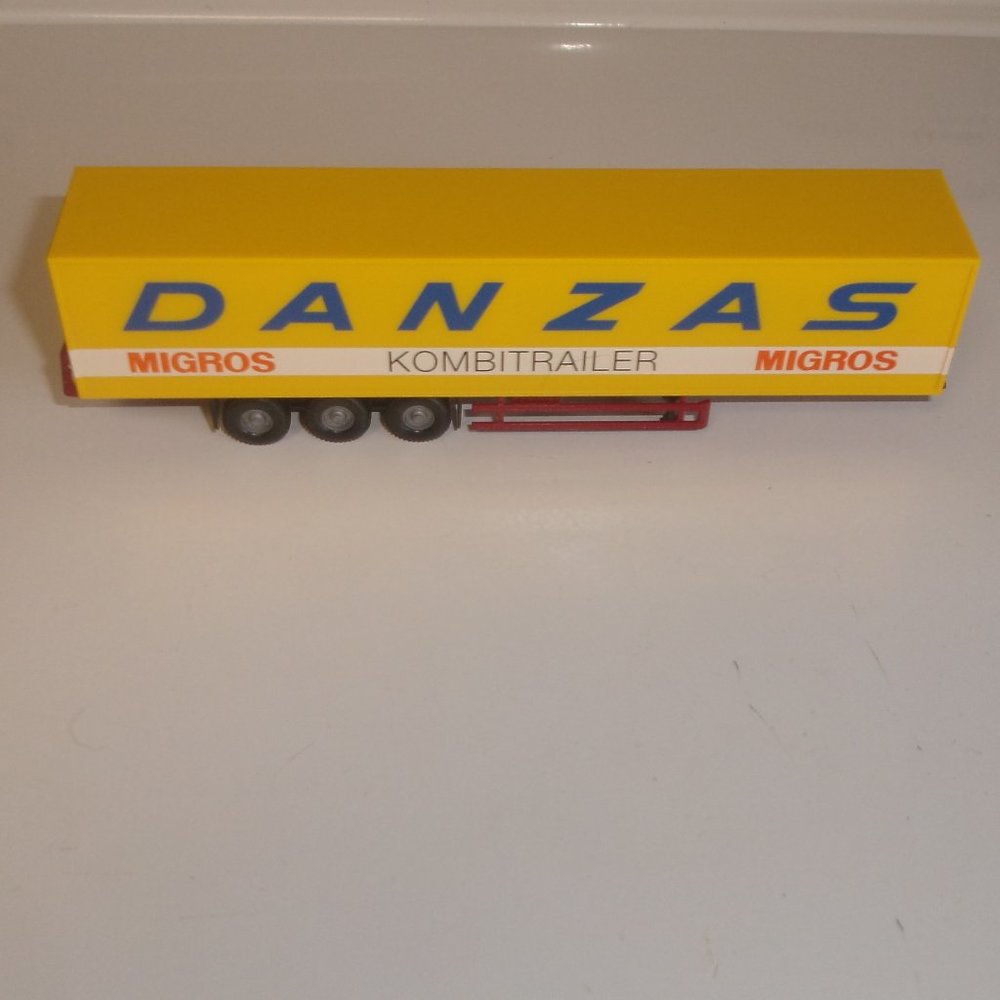 Wiking HO train car Danzas railroad